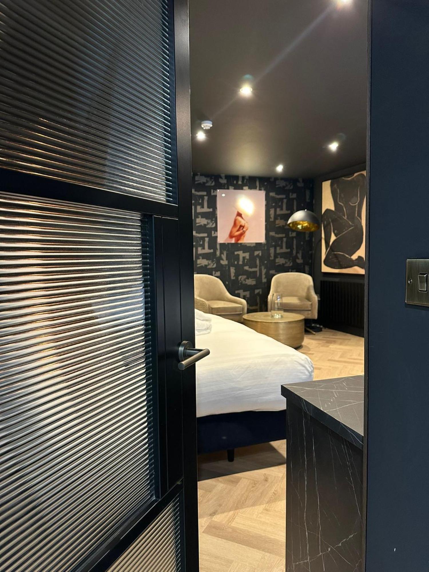 Secret Suites Lancaster Bagian luar foto