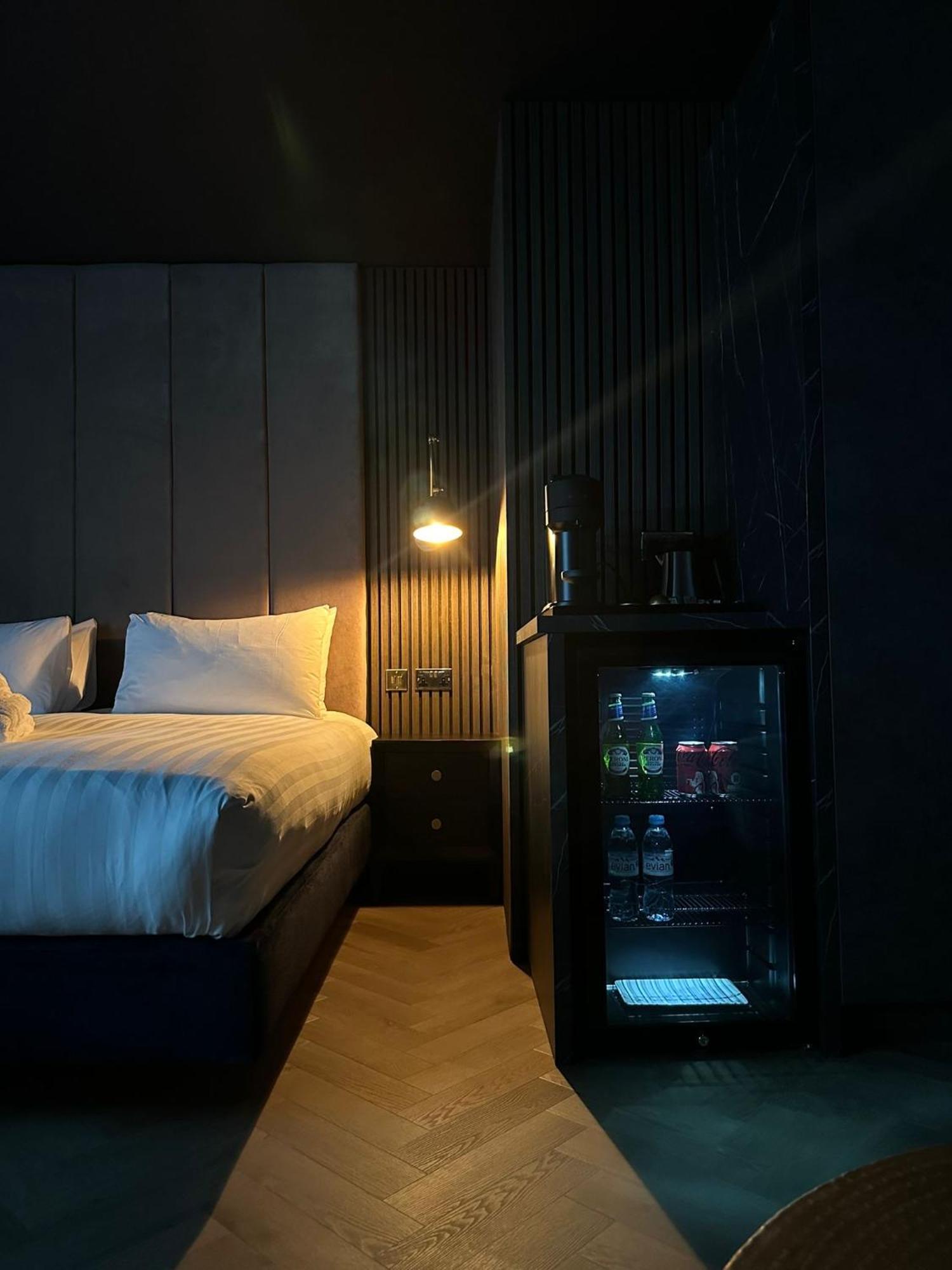 Secret Suites Lancaster Bagian luar foto