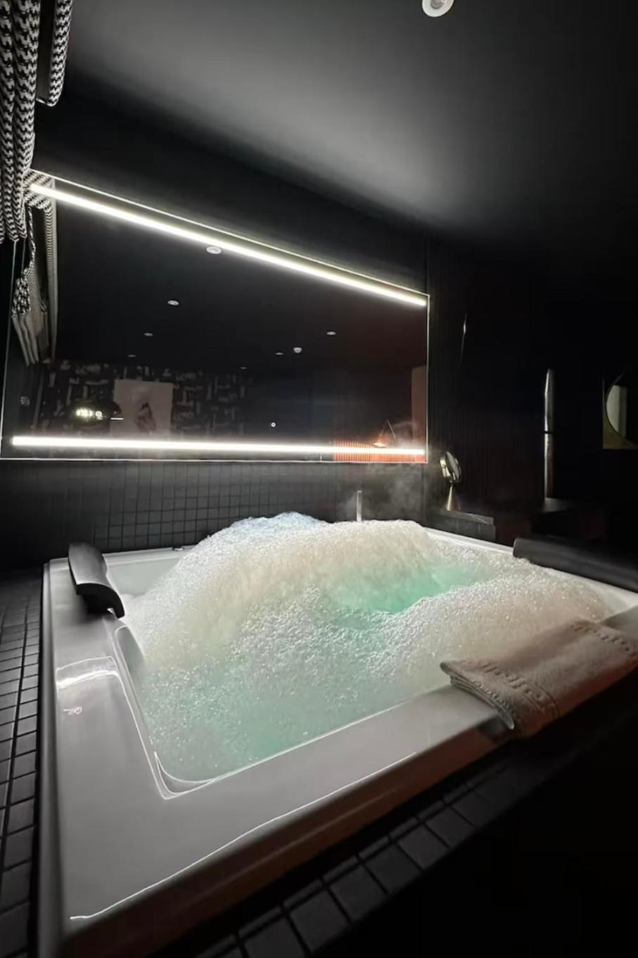 Secret Suites Lancaster Bagian luar foto